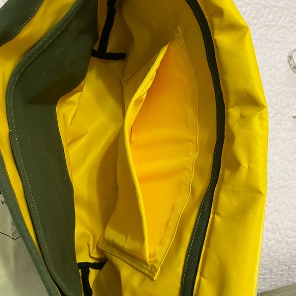 MZ Wallace EUC Loden Green Canvas Messenger/Laptop Bicycle Bag-Unisex -Well Made - Picture 7 of 15